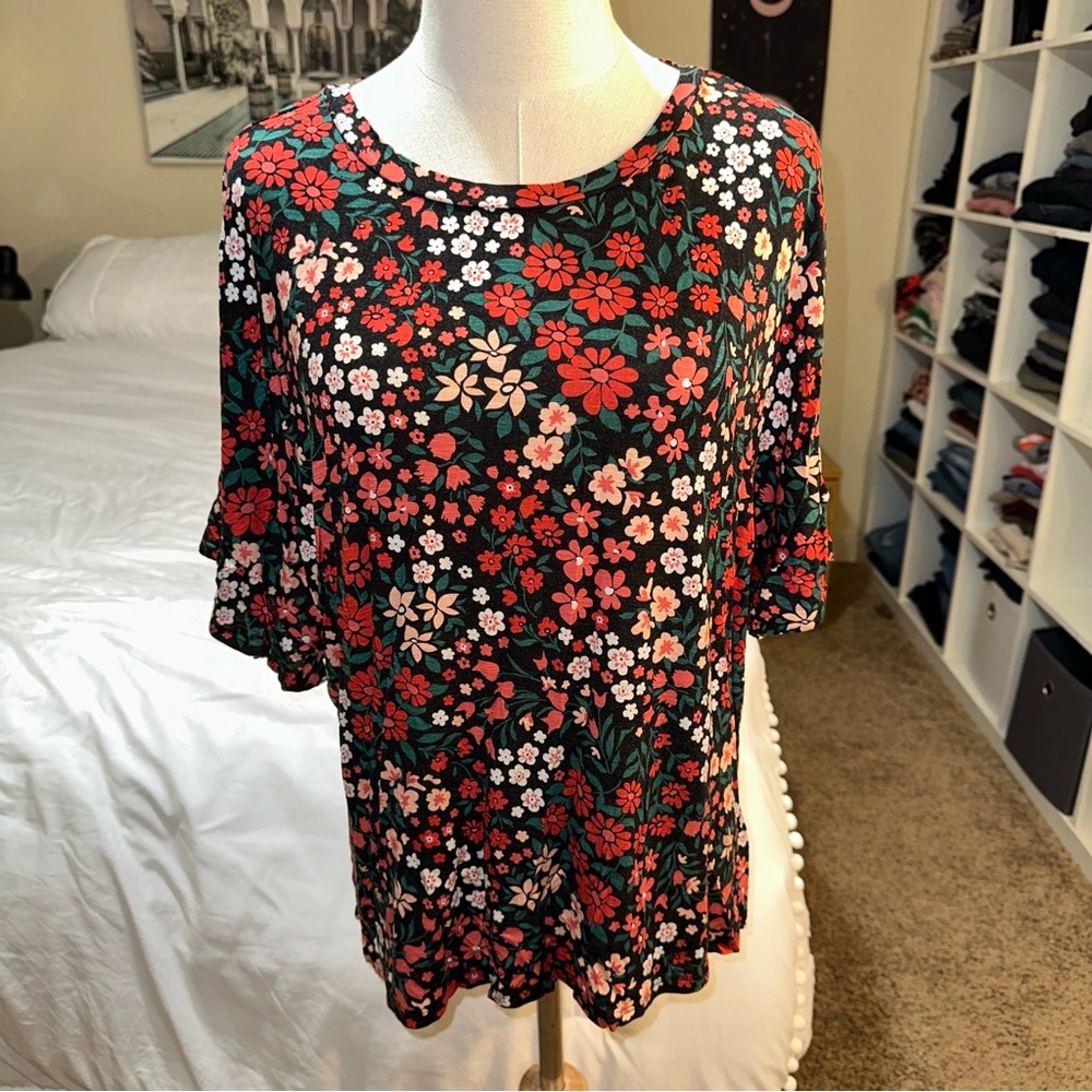 LuLaRoe | Floral Print Dahl Crop Top Short Ruffle Sleeve Crew Neck
